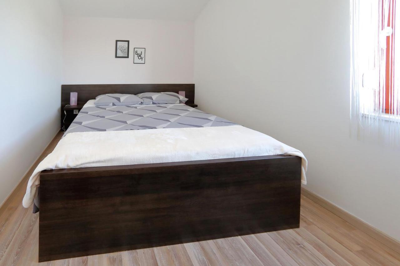 Bane Dvori Apartment Бибине Екстериор снимка