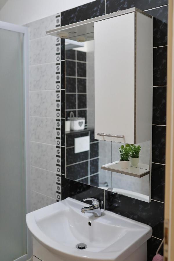 Bane Dvori Apartment Бибине Екстериор снимка