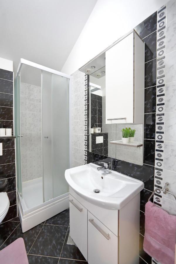 Bane Dvori Apartment Бибине Екстериор снимка