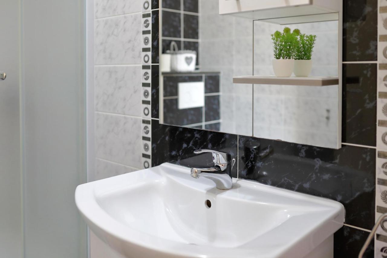 Bane Dvori Apartment Бибине Екстериор снимка